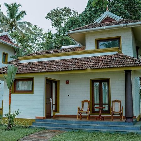 The World Backwaters, Alleppey Кумараком Экстерьер фото