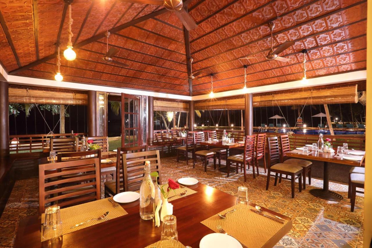 The World Backwaters, Alleppey Кумараком Экстерьер фото