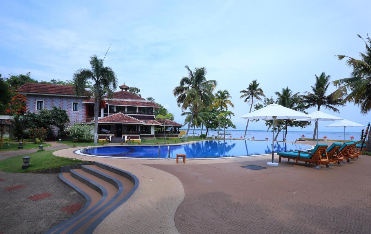 The World Backwaters, Alleppey Кумараком Экстерьер фото