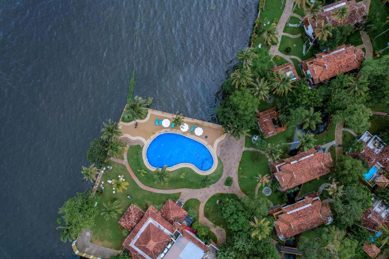 The World Backwaters, Alleppey Кумараком Экстерьер фото