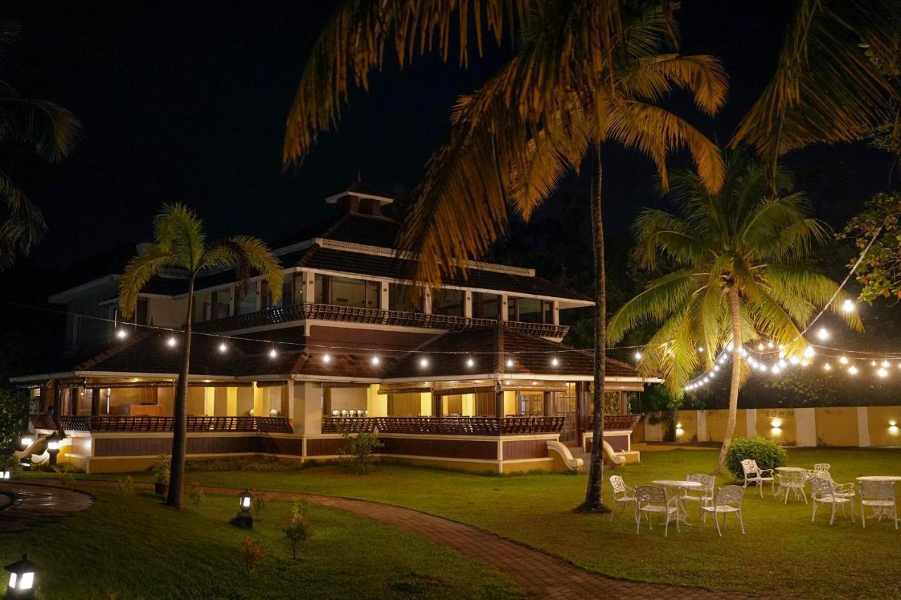 The World Backwaters, Alleppey Кумараком Экстерьер фото