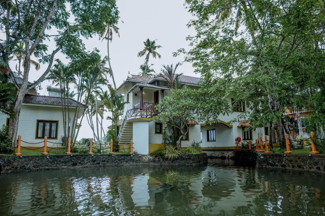 The World Backwaters, Alleppey Кумараком Экстерьер фото