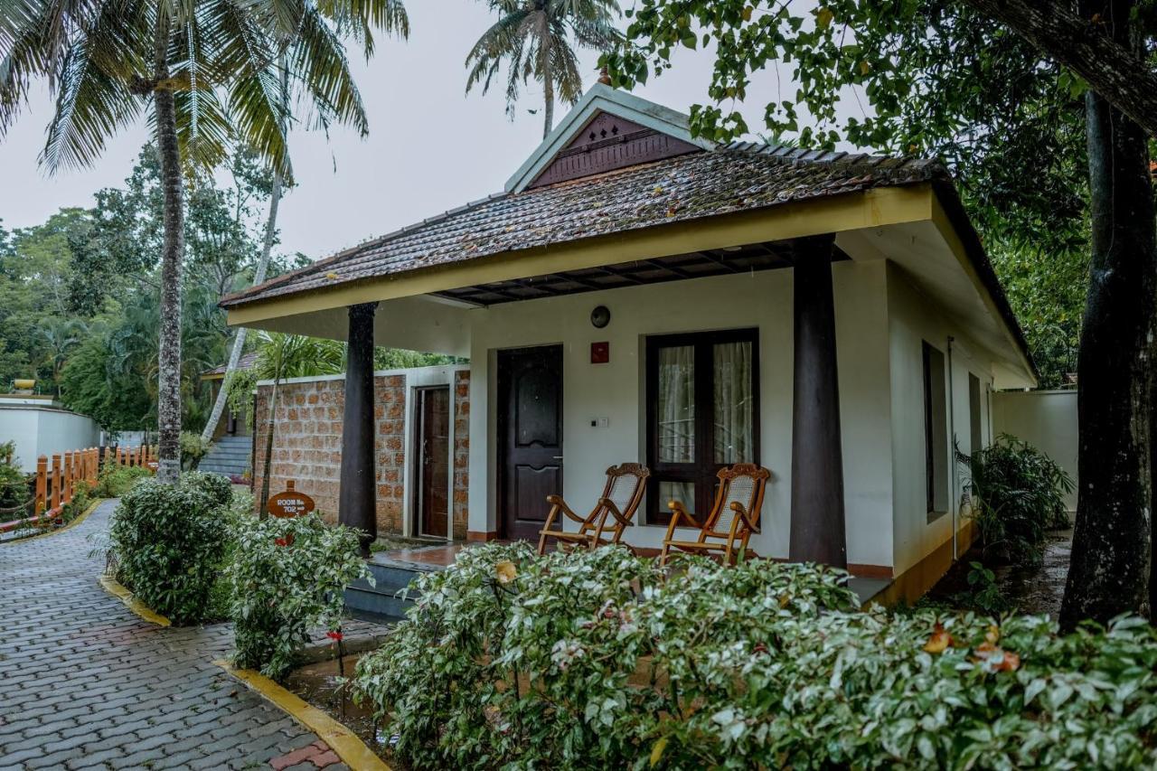 The World Backwaters, Alleppey Кумараком Экстерьер фото