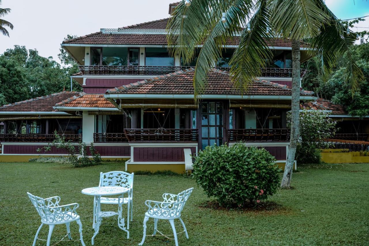 The World Backwaters, Alleppey Кумараком Экстерьер фото