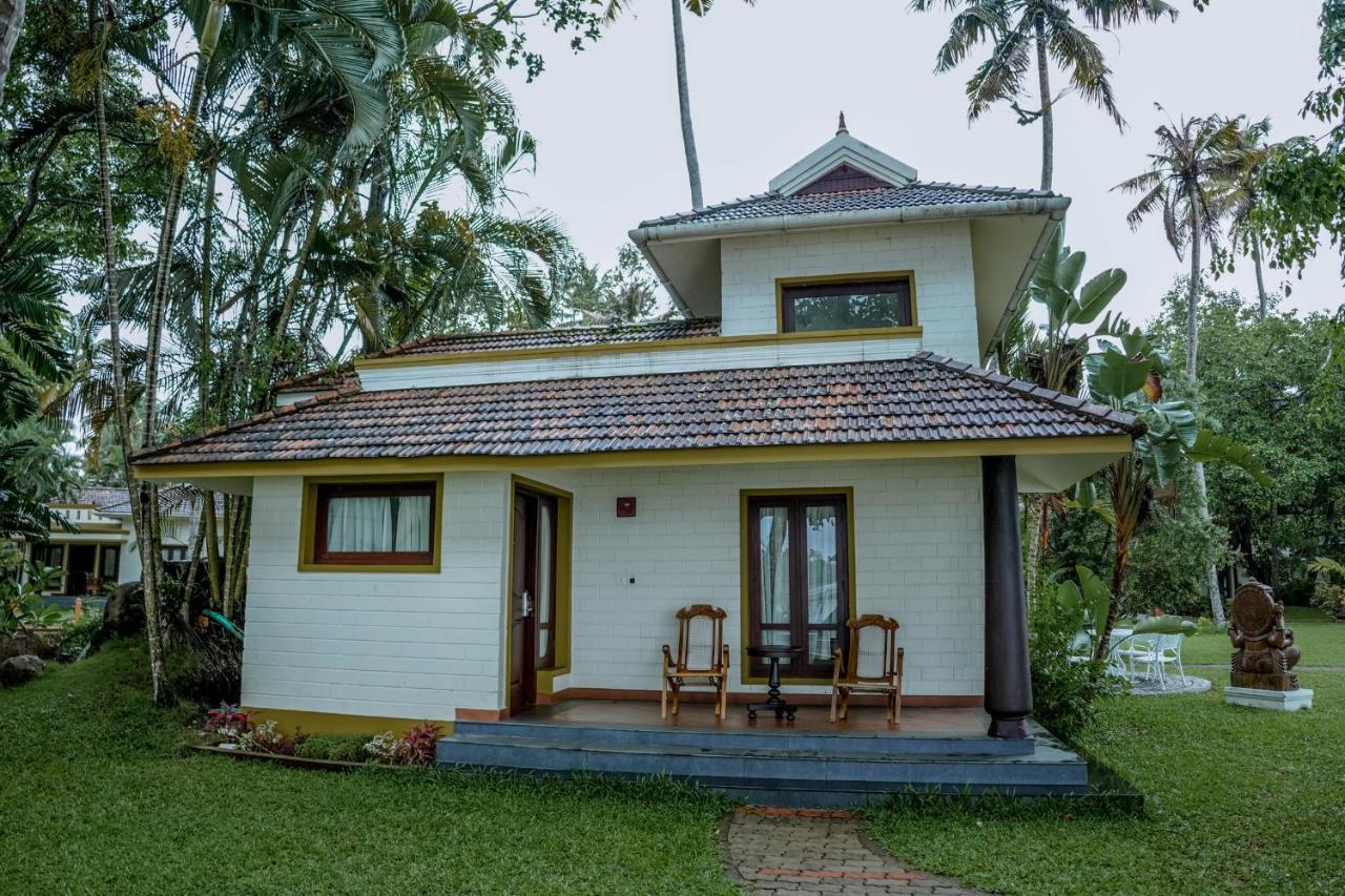 The World Backwaters, Alleppey Кумараком Экстерьер фото